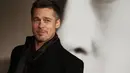 Brad Pitt tidak bisa merayakan Thanksgiving dengan keenam anaknya, ia memutuskan untuk pergi berlibur bersama temannya dan menyewa hotel mewah di kawasan Pulau Turks dan Caicos. (AFP/Bintang.com)