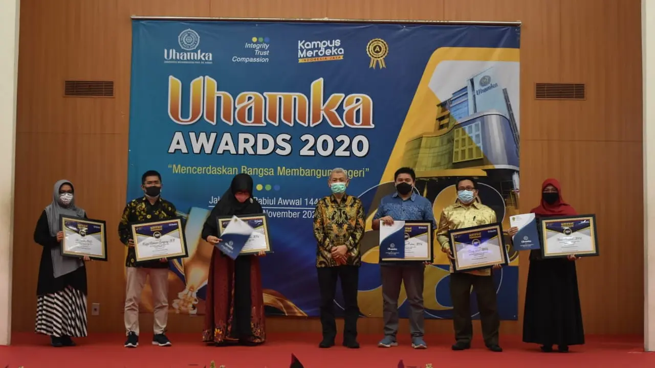 Uhamka memberikan penghargaan kepada dosen berprestasi/ (Foto: Istimewa).