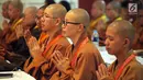 Perwakilan umat Buddha Se Asia saat menghadiri Asian Buddhism Connection Ke 3 di Gedung Praasadha Jinarakkhita, Jakarta, Sabtu (15/9). Konferensi internasional tingkat Asia ini diselenggarakan oleh Sangha Agung Indonesia. (Liputan6.com/Johan Tallo)