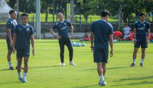 Pelatih kepala Timnas Indonesia U-17, Kurniawan Dwi Yulianto menyatakan bahwa tengah mempersiapkan taktikal untuk menjalani laga yang berbeda-beda. (Bola.com/Bagaskara Lazuardi)