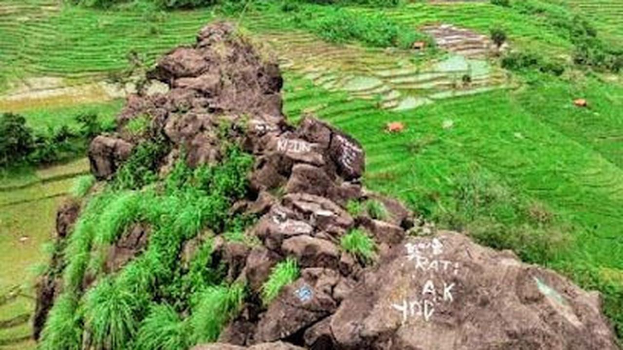Merupakan Sumbatan Lava