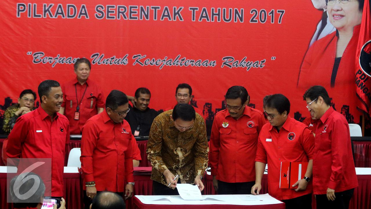 20160920- Senyum Ahok Saat Resmi Diusung PDIP -Jakarta- Herman Zakharia