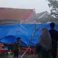 Angin Puting Beliung di Kecamatan Gambiran Merobohkan Tenda Bazar Fatayat NU Setempat. (Istimewa)
