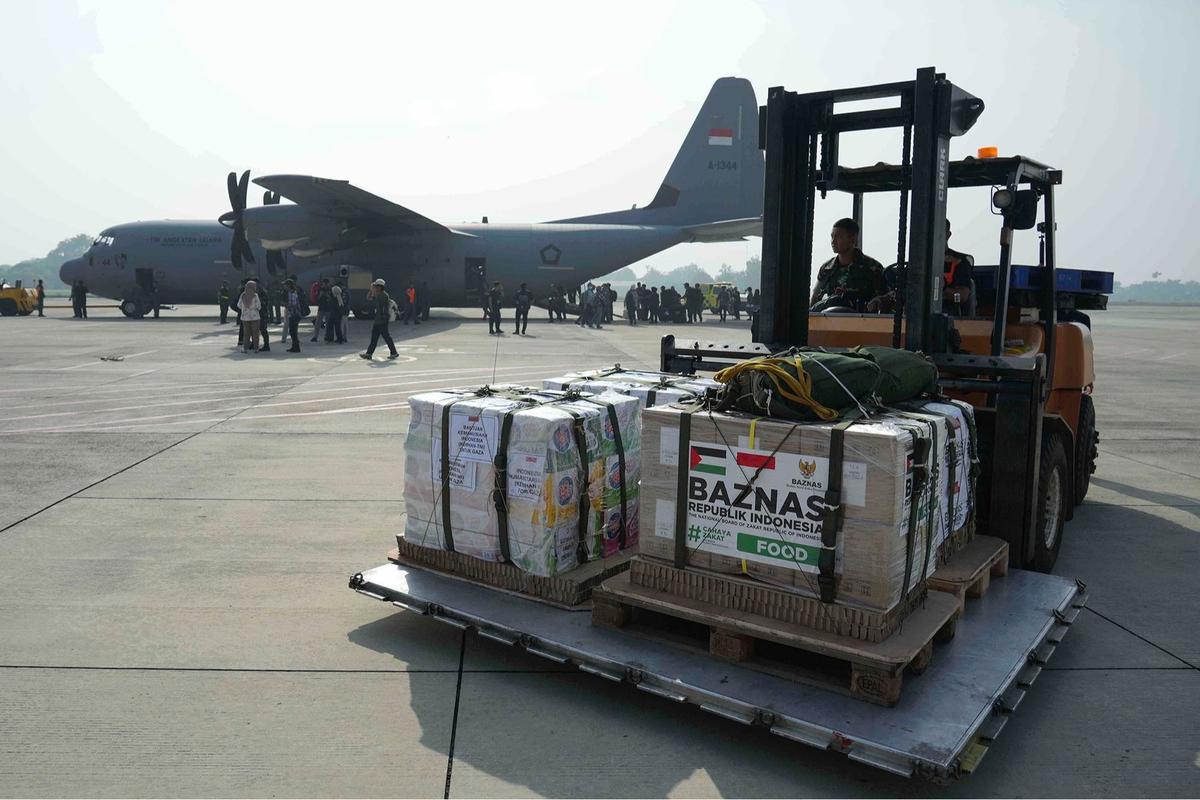 FOTO: Indonesia Kirim 800 Ton Bantuan untuk Gaza Lewat Misi Satgas Merah Putih II