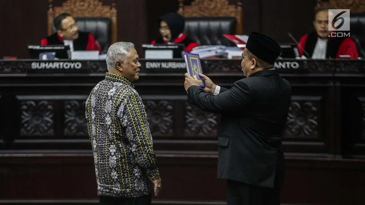 Prosesi Sumpah Saksi Ahli KPU Marsudi Wahyu di Sidang Sengketa Pilpres