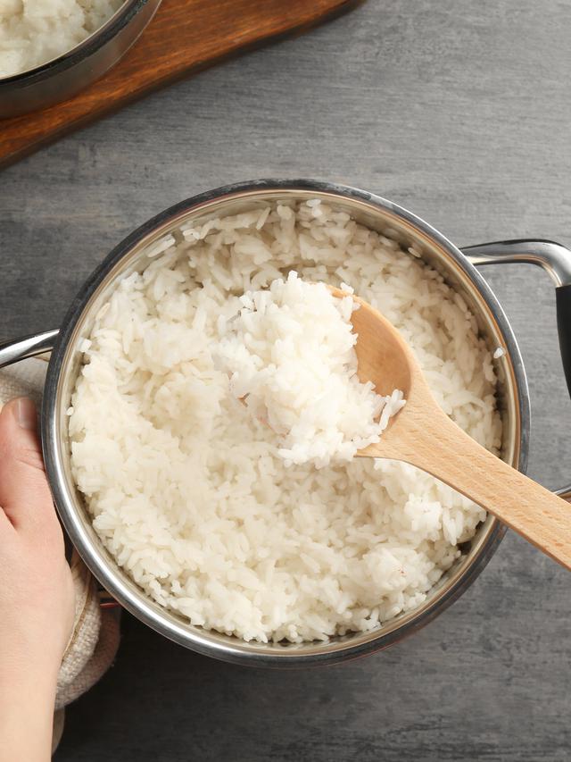 Cara Membersihkan Kerak Nasi yang Lengket di Panci Magic ...