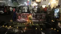 Keluarga bersama massa menuntut agar penanganan perkara kematian Winda ditarik dari Polrestabes Medan ke Polda Sumut agar diusut secara transparan dan objektif. (Liputan6.com/Reza Efendi)