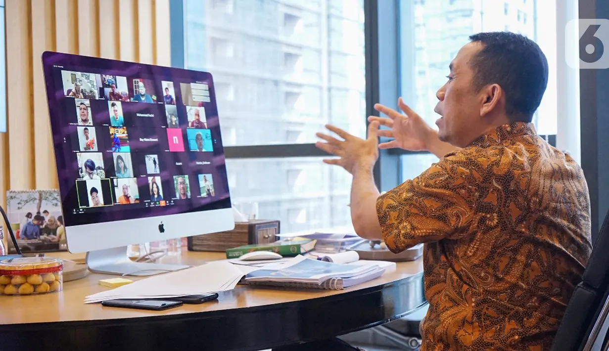 Anggota DPR RI komisi XI Kamrussamad saat diskusi virtual bersama sejumlah media pada acara Silatrahmi Lebaran di Jakarta, Jumat (29/5/2020). Kamrussamad menyampaikan pandangannya terkait rencana pemerintah menerapkan new normal atau tatanan hidup normal baru. (Liputan6.com/HO/Bon)