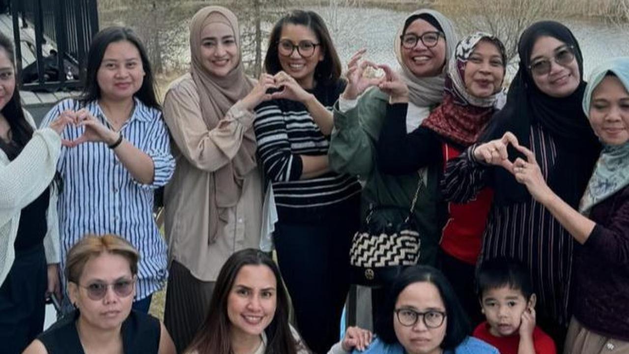 Sisi Depan Lantai Dua Rumah Cindy Fatikasari