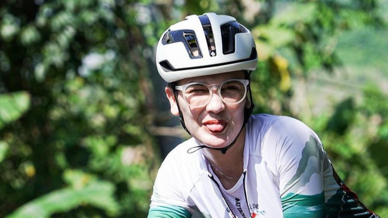 Potret Cantik Menawan Luna Maya Sepedahan di Jogja, Namanya Dijadikan Jalur Sepeda - Wajah Awet Muda Dipuji