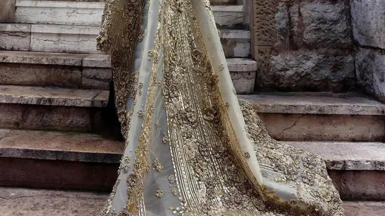 Menilik Detail Outer dan Veil Emas yang Dipakai Syahrini di Hari ke-2 Festival Film Cannes