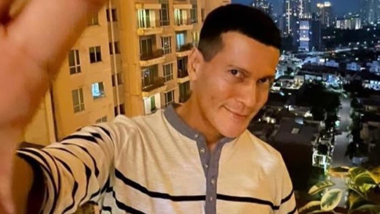 Adam memulai karier keartisannya sejak tahun 1993. Pada saat itu Adam debut sebagai pemain film layar lebar berjudul Gairah Malam sebagai Ludira.