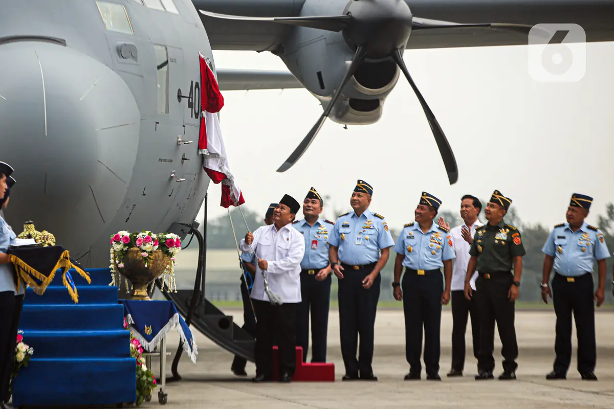 Prabowo Serah Terima Pesawat C-130J Super Hercules ke KSAU