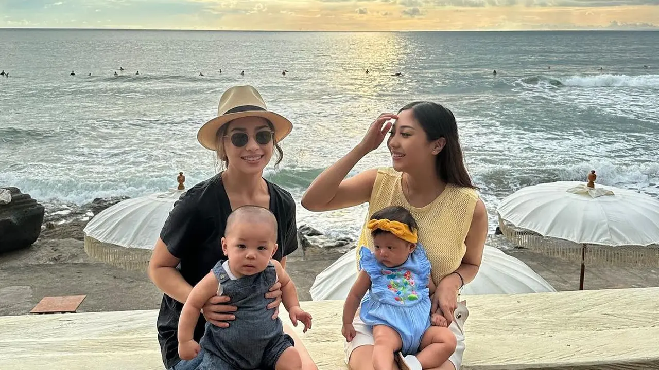 8 Gaya Kompak Nikita Willy dan Winona Willy Liburan sambil Momong Anak di Bali