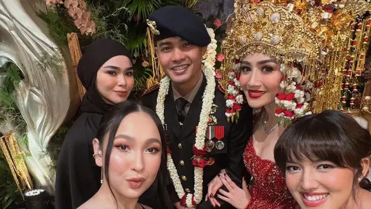 Kehadiran Pricilla, Sivia dan Ify di Pernikahan Febby Rastanty dan Drajad Djumantara Jadi Ajang Reuni Blink