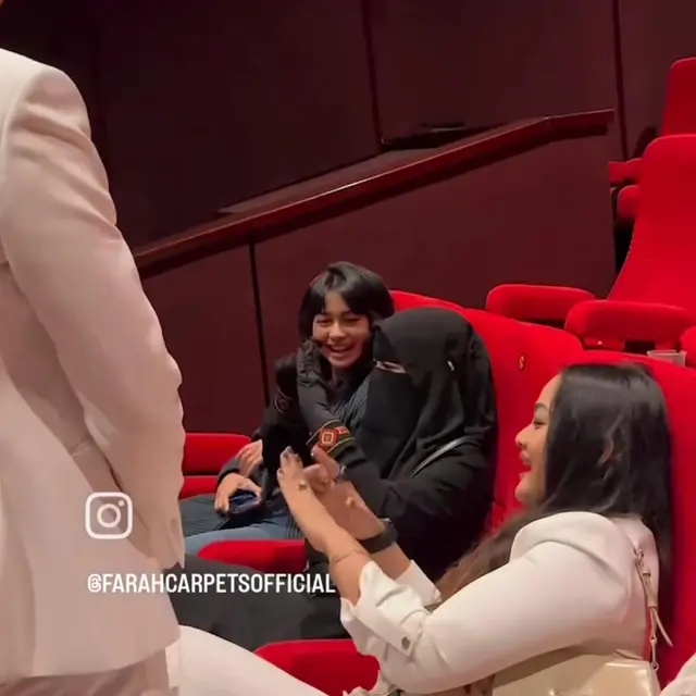6 Potret Kedekatan Umi Pipik dan Sintya Marisca, Sering Saling Berkirim Pesan