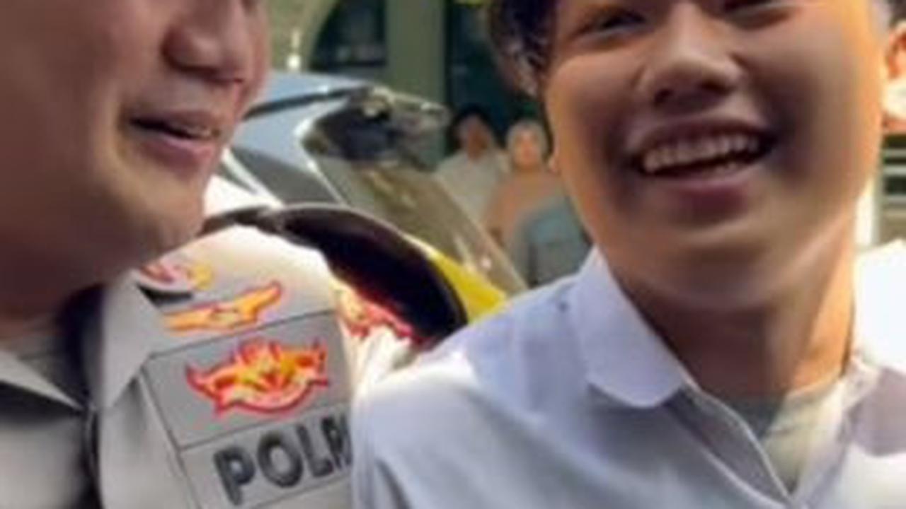 Senyum Lebar Pelajar SMK Sampai Berani Peluk Erat Kombes Polisi, Momen Tak Terlupakan