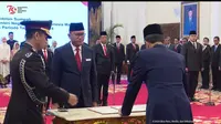 Tangkapan layar Presiden Joko Widodo (Jokowi) resmi melantik Rosan Roeslani menjadi Menteri Investasi/Kepala Badan Koordinasi Penanaman Modal (BKPM) pada Senin (19/8/2024) pagi. (Arief/Liputan6.com)