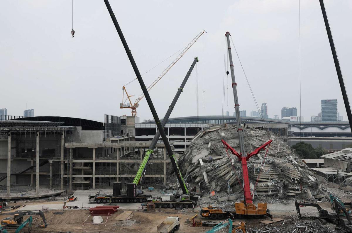 Tim SAR Berpacu dengan Waktu Selamatkan Korban di Reruntuhan Gedung Pencakar Langit Bangkok