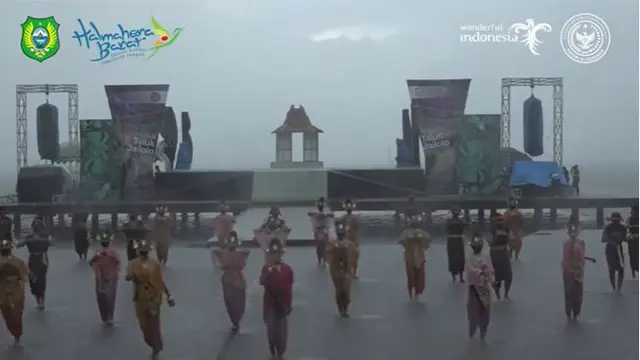 Semangat Puncak Festival Teluk Jailolo 2021 yang Diwarnai Hujan Deras
