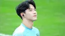 Pesepak bola Daegu FC, Jeong Seung Won telah lama jadi perbincangan di forum komunitas Korea. Ketampanan pria 24 tahun itu disebut-sebut cocok jadi idol K-pop. (Instagram/seungwon_jeong).