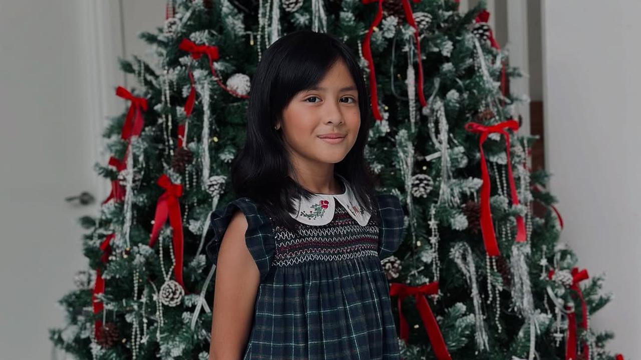 Jadi Single Parent, 7 Potret Joanna Alexandra Sambut Natal Bersama Empat Anak - Tampil Kompak dengan Tartan Outfit