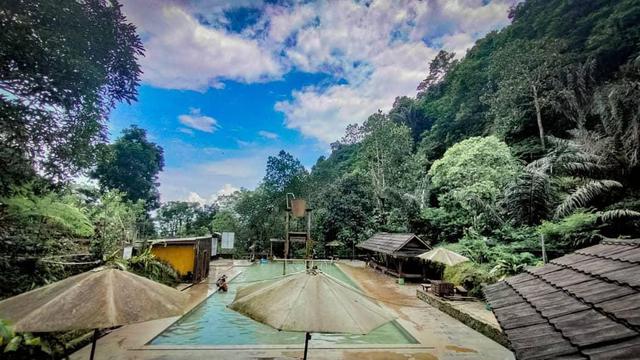 Khasiat Berendam di Pemandian Air Panas Gunung Galunggung Sembuhkan Penyakit Kulit