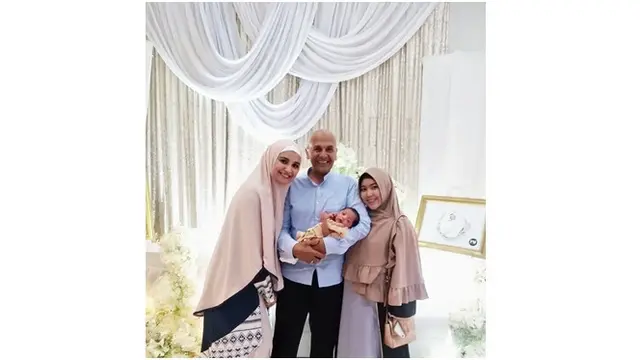 Momen kebersamaan saat hadiri acara aqiqah anak Shiren Sungkar, Shafiyyah Mecca Alfatih.