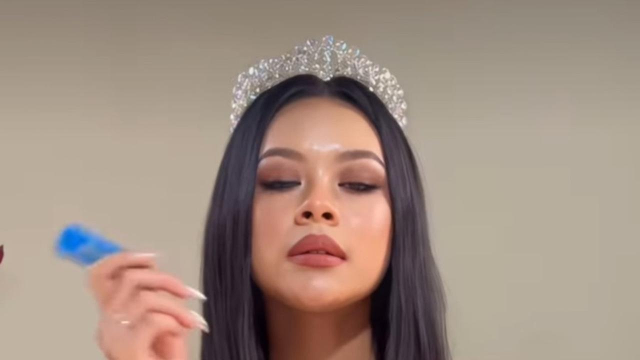 Pakai Mahkota Bak Princess