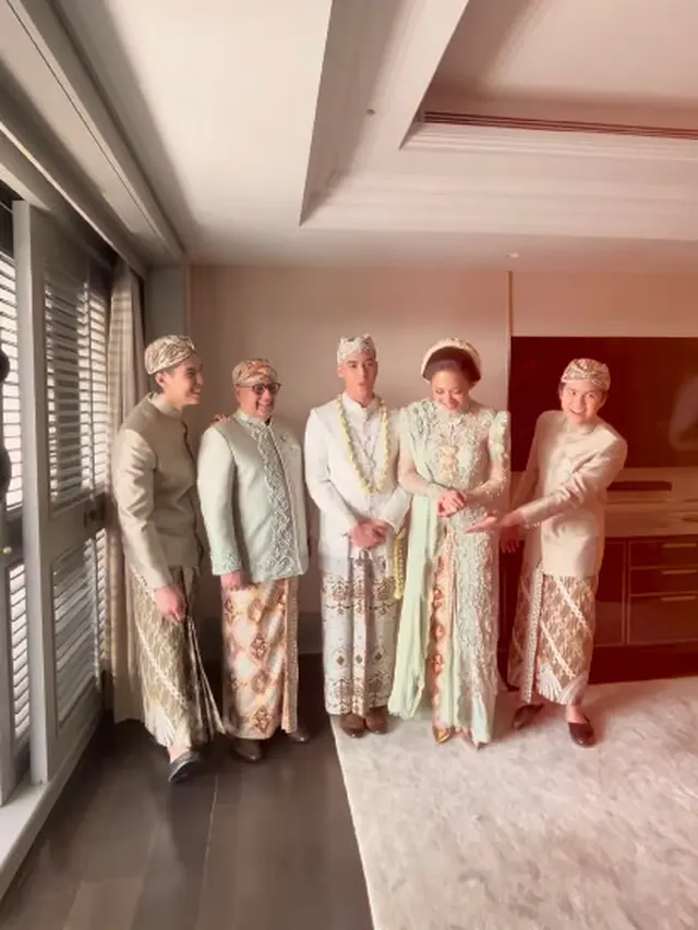 Look Keluarga dalam Akad Nikah Al Ghazali (Foto: Instagram @anneavantieheart)