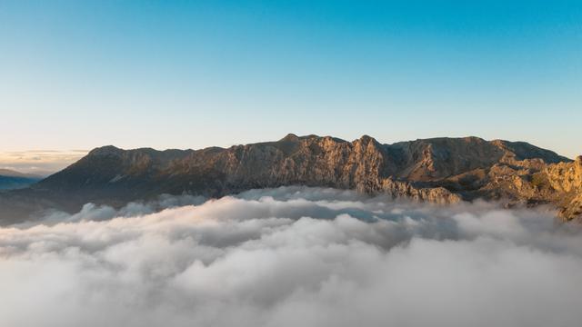 Ilustrasi awan, caption Instagram