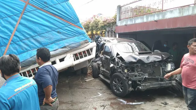 Tabrakan beruntun