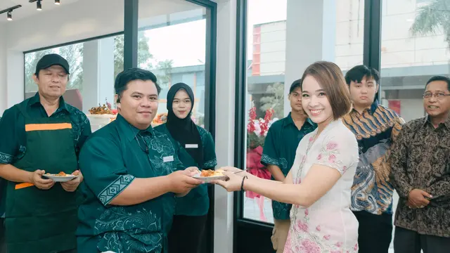 Winda Viska saat pembukaan RM Damai di Tanjungpinang