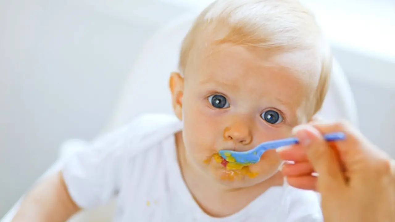 Waktu yang Tepat Berikan Air Putih pada Bayi