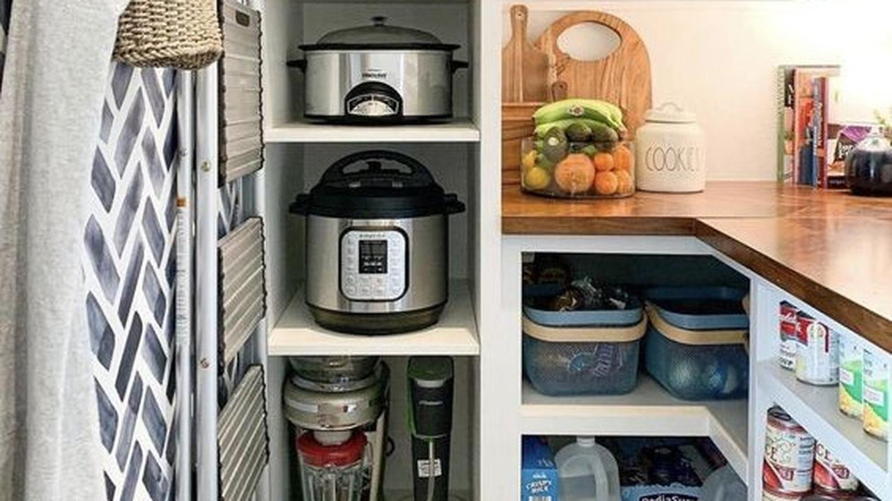 Rak Dapur dengan desain sederhana dan minimalis