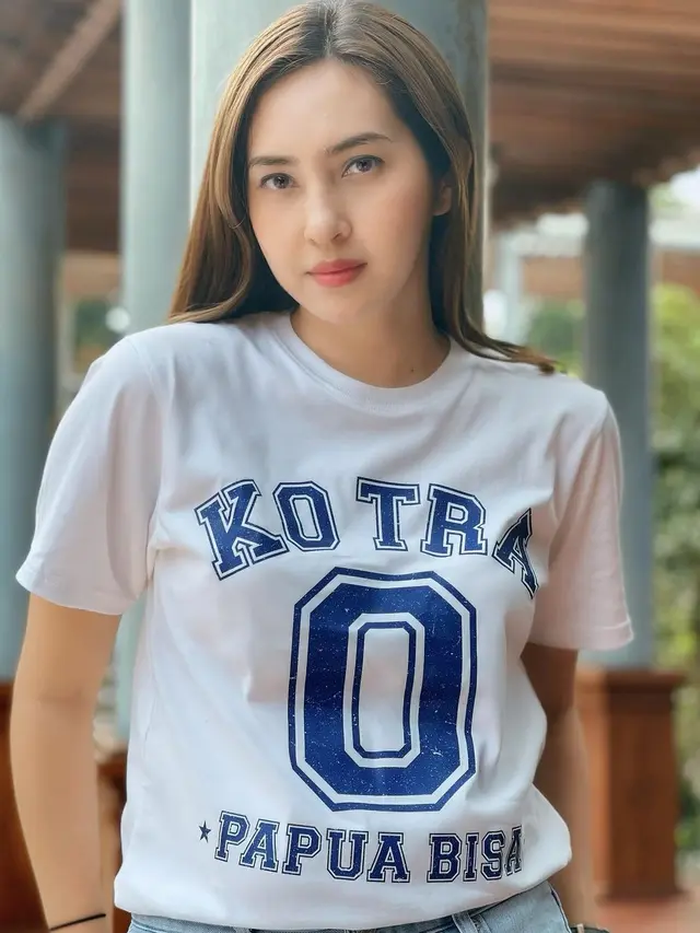 6 Potret Yanni Melwani, Aktris Berdarah Papua yang Ikut Bicara Soal Ikon PON XX