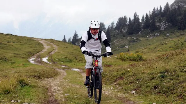 Salju Mencair Cepat, Resor Ski di Pegunungan Alpen Geser Target Kunjungan Wisata ke Pesepeda Gunung