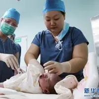 Ini bukan kabar palsu. Baru-baru ini seorang bayi telah lahir namun secara fakta ilmiah, dia telah berusia 12 tahun! Kok bisa?
