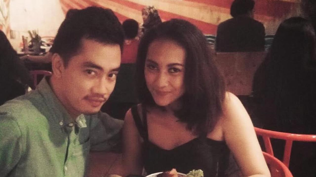Romantisnya Dennis Adhiswara, Rayakan Anniversary dengan Unggah Foto Saat Masa Pacaran dengan Istri