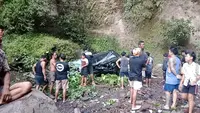 Kronologi Mobil Terjun ke Jurang 100 Meter di Bali. (Merdeka.com/Muhammad Kadafi)