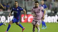 Aksi Lionel Messi dalam debutnya bersama Inter Miami pada pertandingan Piala Liga melawan Cruz Azul, Sabtu (22/7/2023) pagi WIB. (AP Photo/Lynne Sladky)