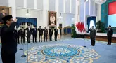Presiden Republik Indonesia, Prabowo Subianto (kedua kanan) memimpin upacara pelantikan empat menteri baru dan satu wakil menteri pada Kabinet Merah Putih di Istana Negara, Jakarta, pada Senin 8 September 2025. (Foto: Biro Pers Istana Kepresidenan)