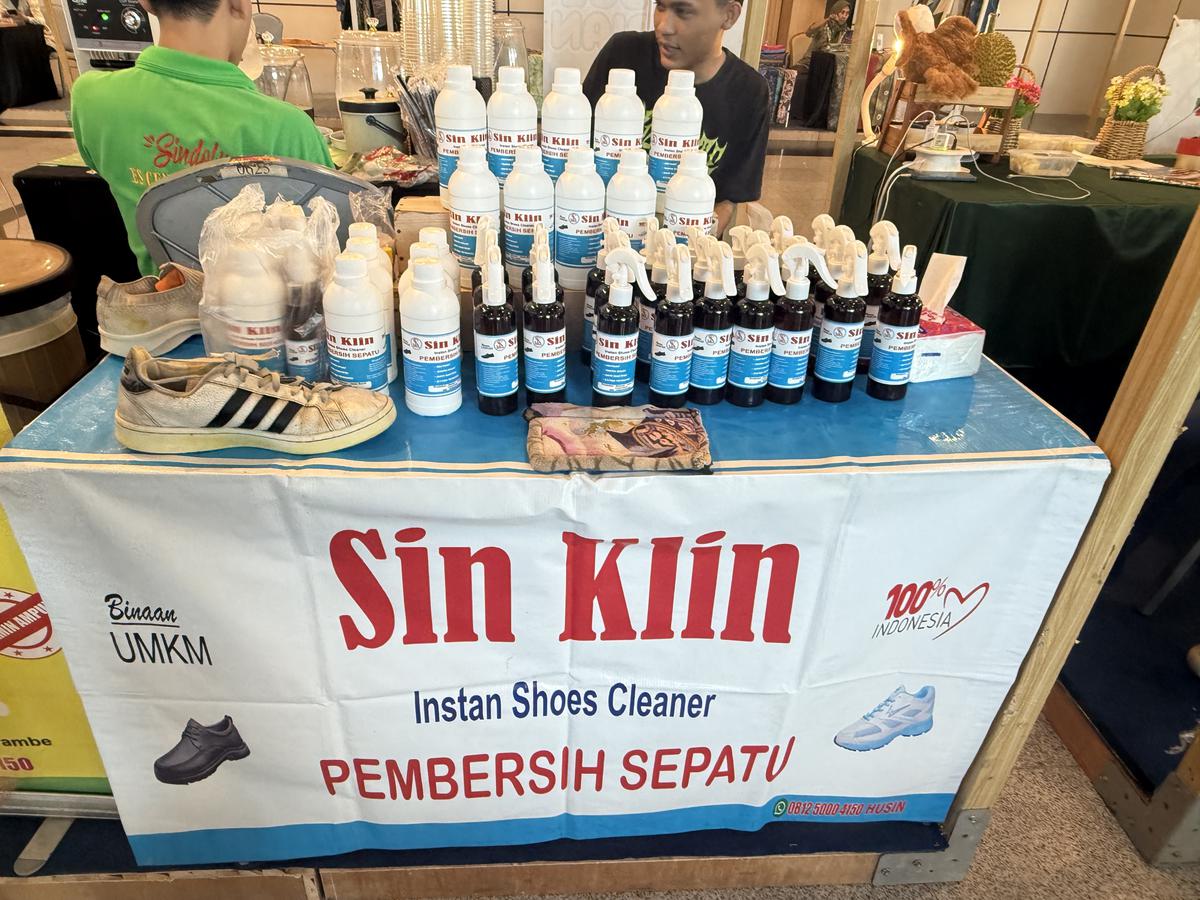 Produk Pembersih Kulit dan Sepatu (Sin Klin)