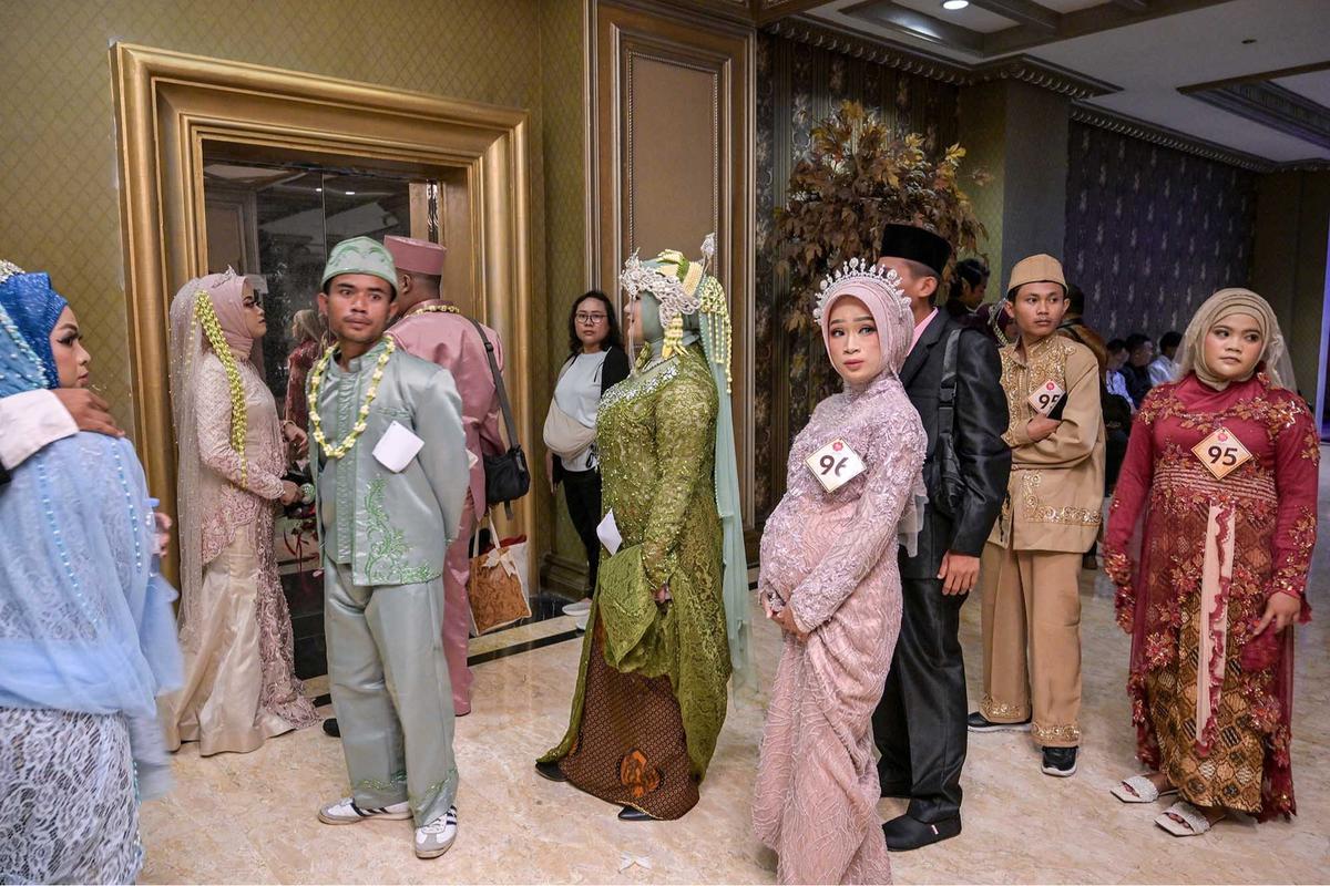 FOTO: 285 Pasangan Ikuti Isbat Nikah Massal di Surabaya