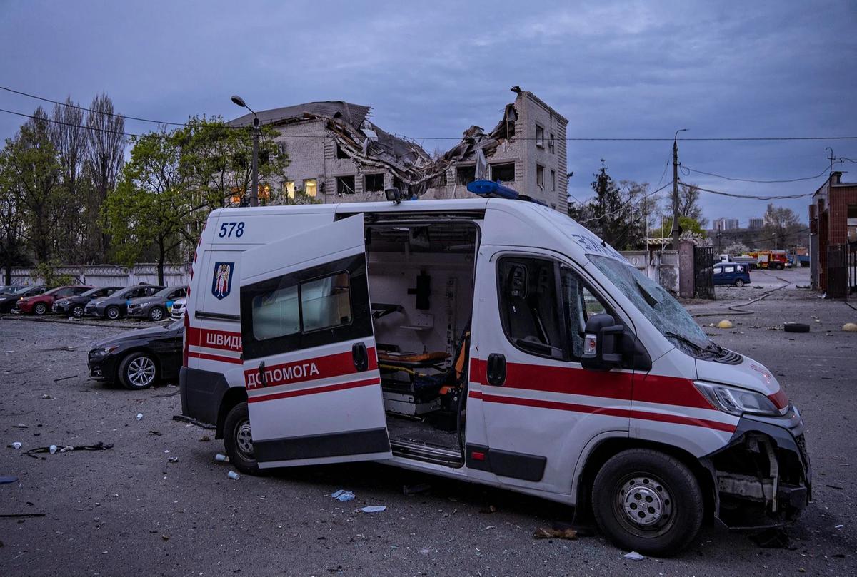 FOTO: Serangan Rusia Picu Kebakaran Hebat  dan Korban Jiwa di Kyiv