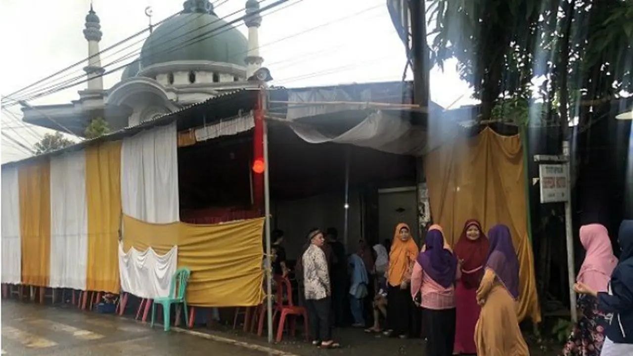 Viral Resepsi Pernikahan di Lampu Merah