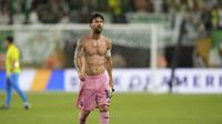 Ekspresi kecewa pemain Inter Miami, Lionel Messi setelah timnya ditahan imbang Palmeiras dalam laga Grup A Piala Dunia Antarklub 2025 di Hard Rock stadium, Miami, Amerika Serikat, Selasa (24/06/2025) WIB. (AP Photo/Lynne Sladky)