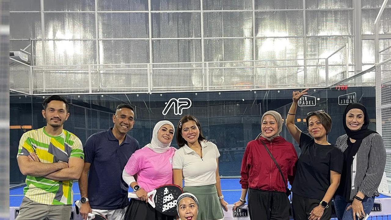 Dikenal Hobi Lari, Begini Jawaban Ussy Sulistiawaty Saat Diajak Main Padel