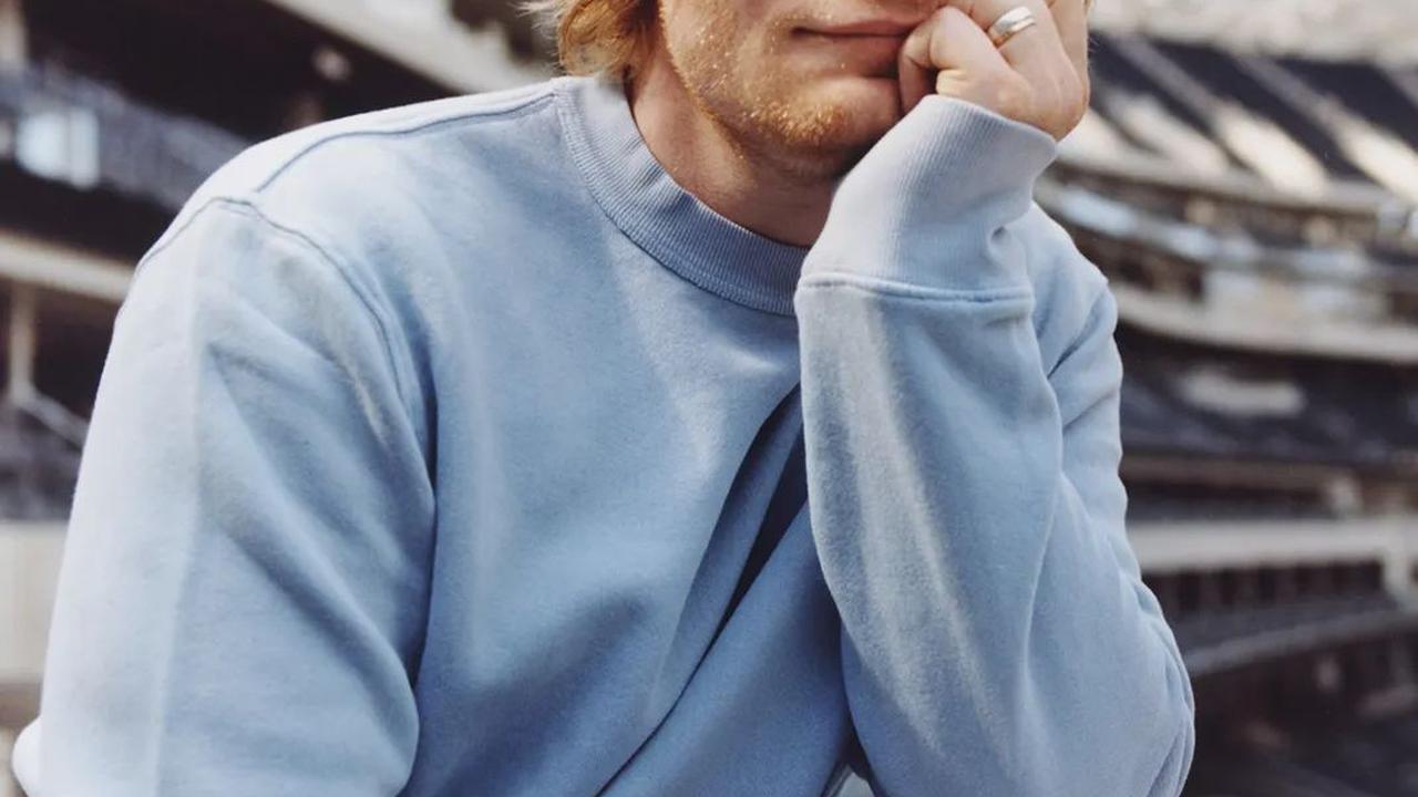 "Pesan tiket sebelum kehabisan! Ini adalah kesempatan langka untuk menyaksikan penampilan Ed Sheeran secara langsung," kata sumber terpercaya.