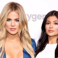 Khloe Kardashian dengan bangga sudah mengonfirmasi kehamilannya dan dengan senang hati membicarakan hal itu pada semua orang. (The Fashion Law)